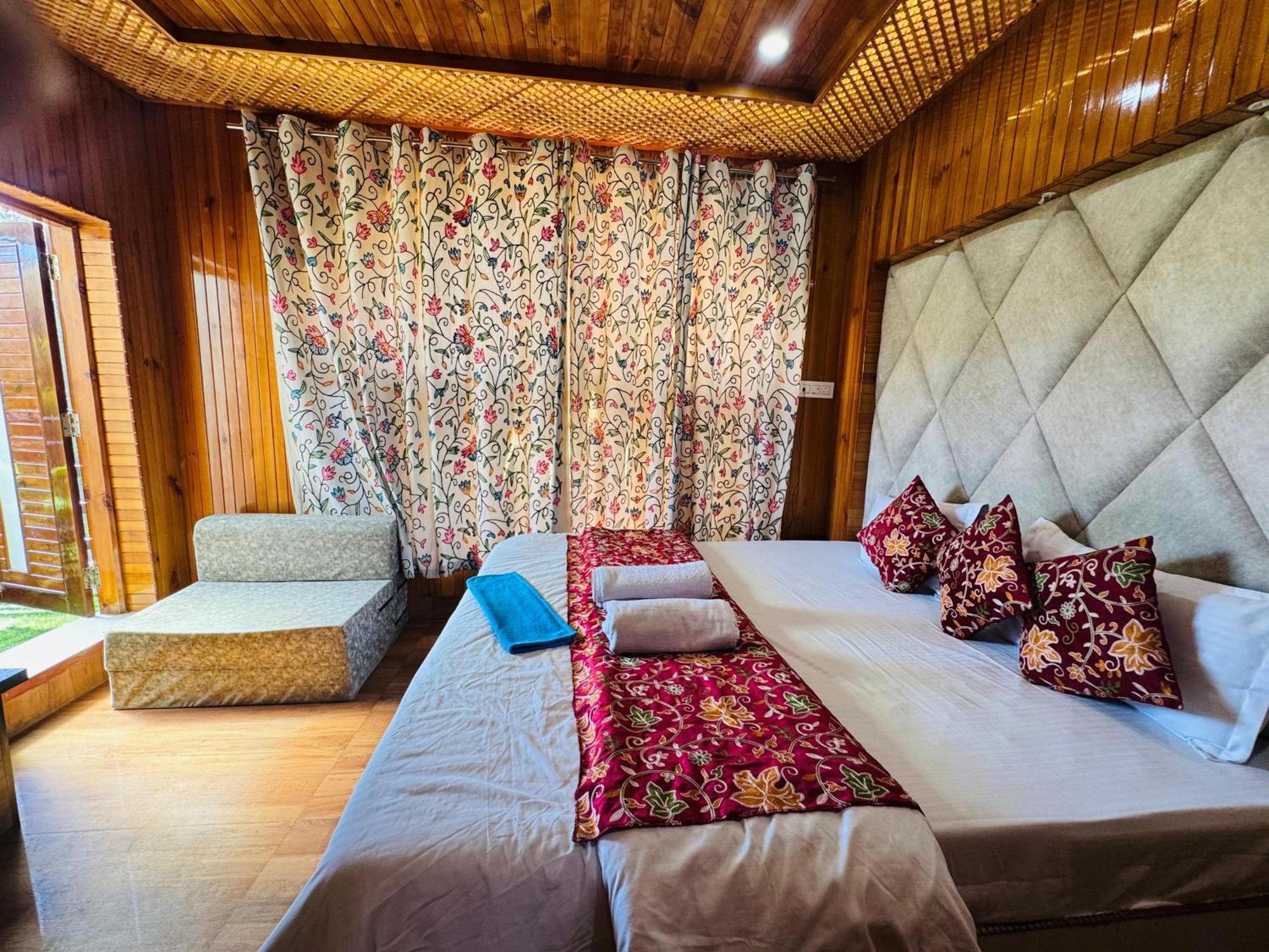 Frosty Mountain Resort Pahalgām Exterior foto