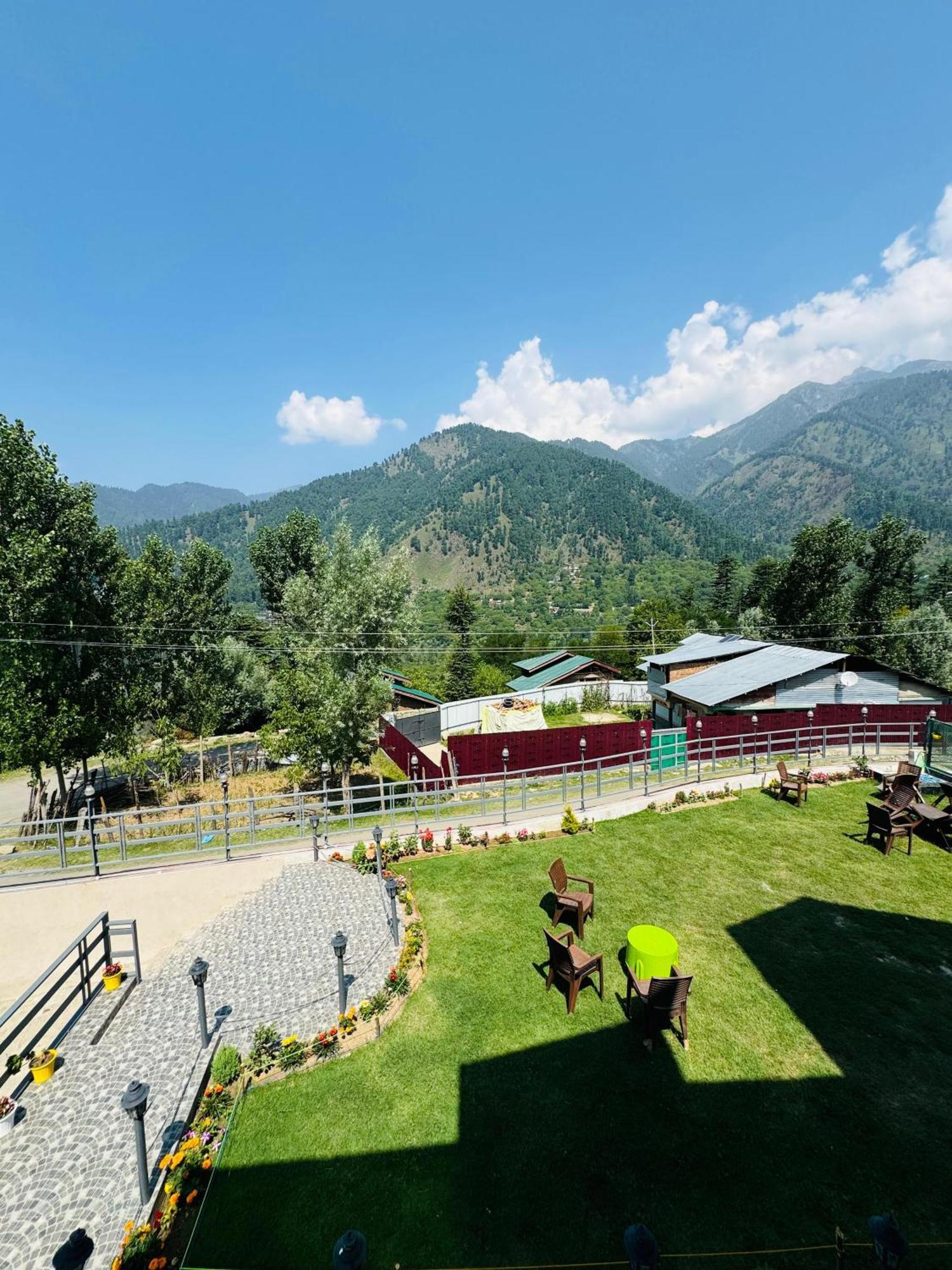 Frosty Mountain Resort Pahalgām Exterior foto